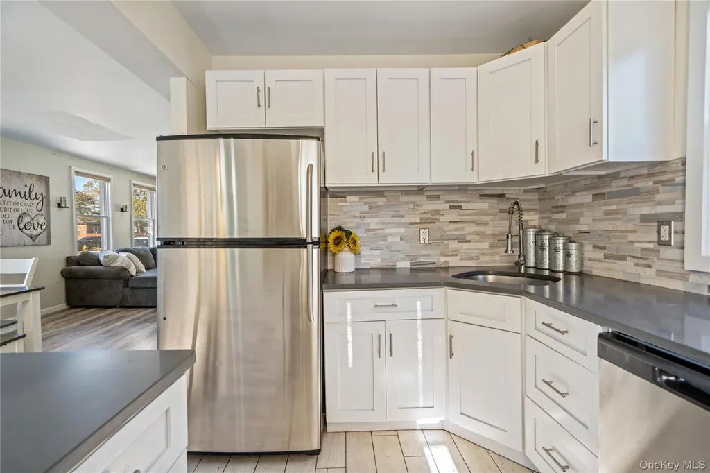 48 Farmers Avenue Lindenhurst NY 11757