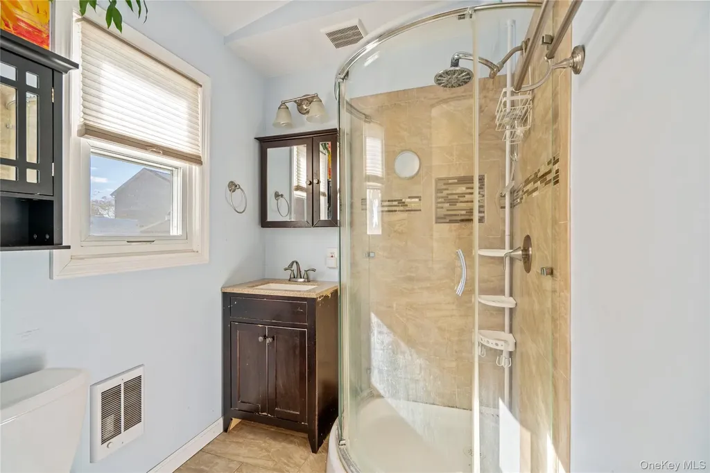 48 Farmers Avenue Lindenhurst NY 11757
