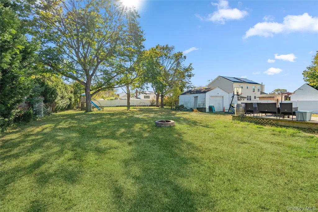 48 Farmers Avenue Lindenhurst NY 11757