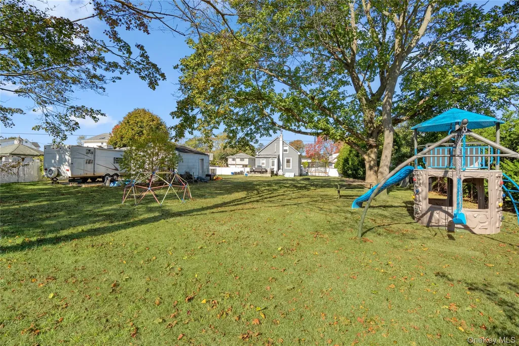 48 Farmers Avenue Lindenhurst NY 11757