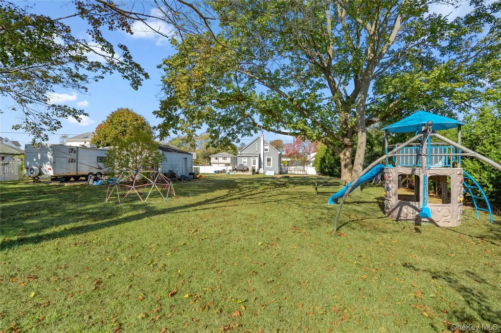 48 Farmers Avenue Lindenhurst NY 11757