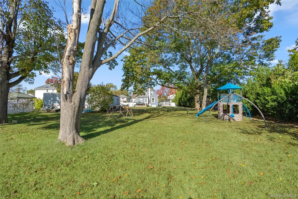 48 Farmers Avenue Lindenhurst NY 11757