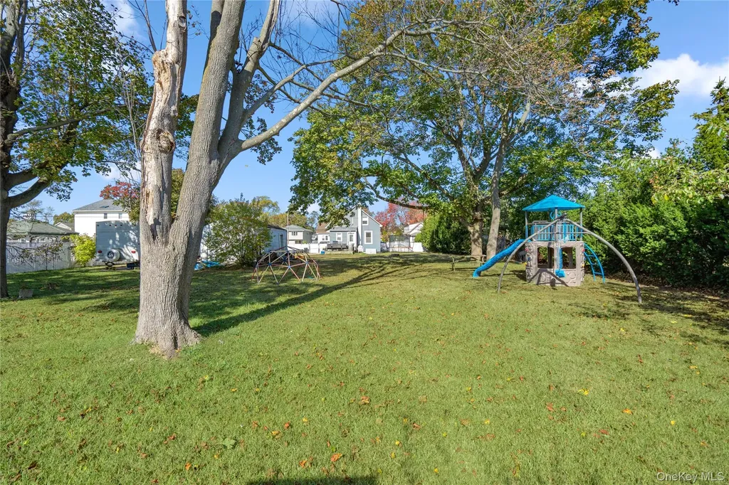48 Farmers Avenue Lindenhurst NY 11757