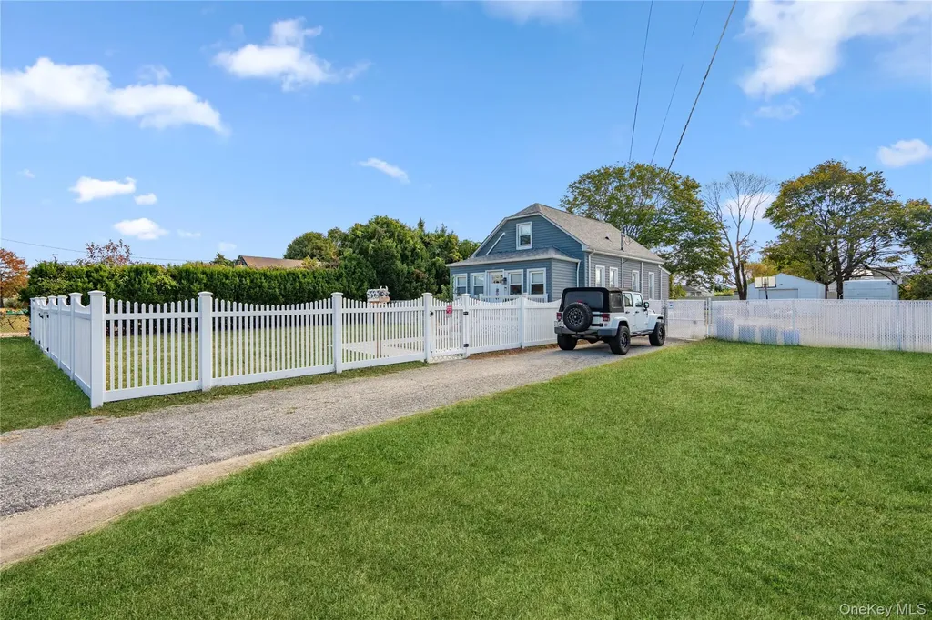 48 Farmers Avenue Lindenhurst NY 11757