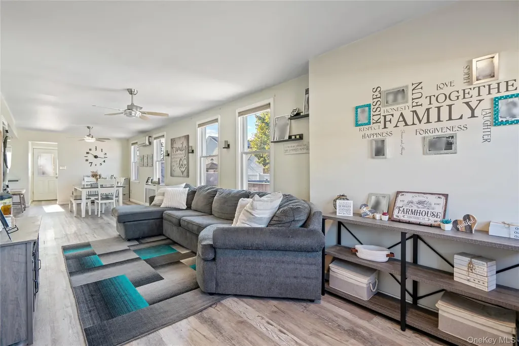 48 Farmers Avenue Lindenhurst NY 11757