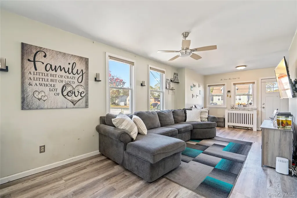 48 Farmers Avenue Lindenhurst NY 11757