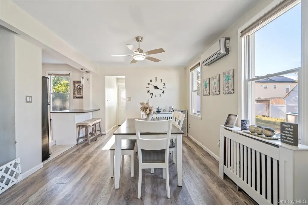 48 Farmers Avenue Lindenhurst NY 11757
