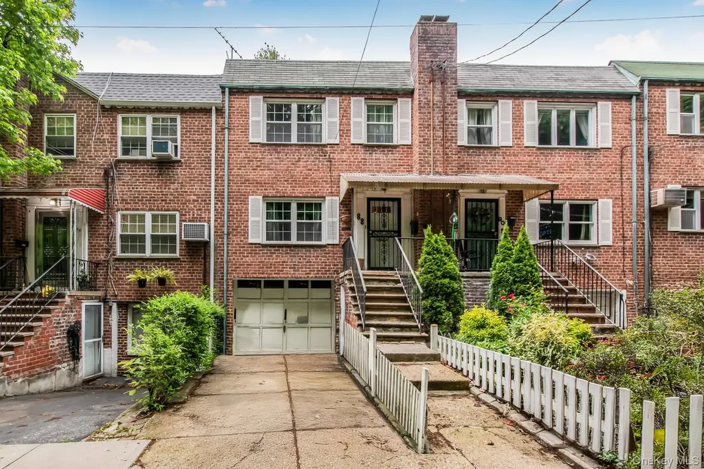 88 Parkway North Yonkers NY 10704