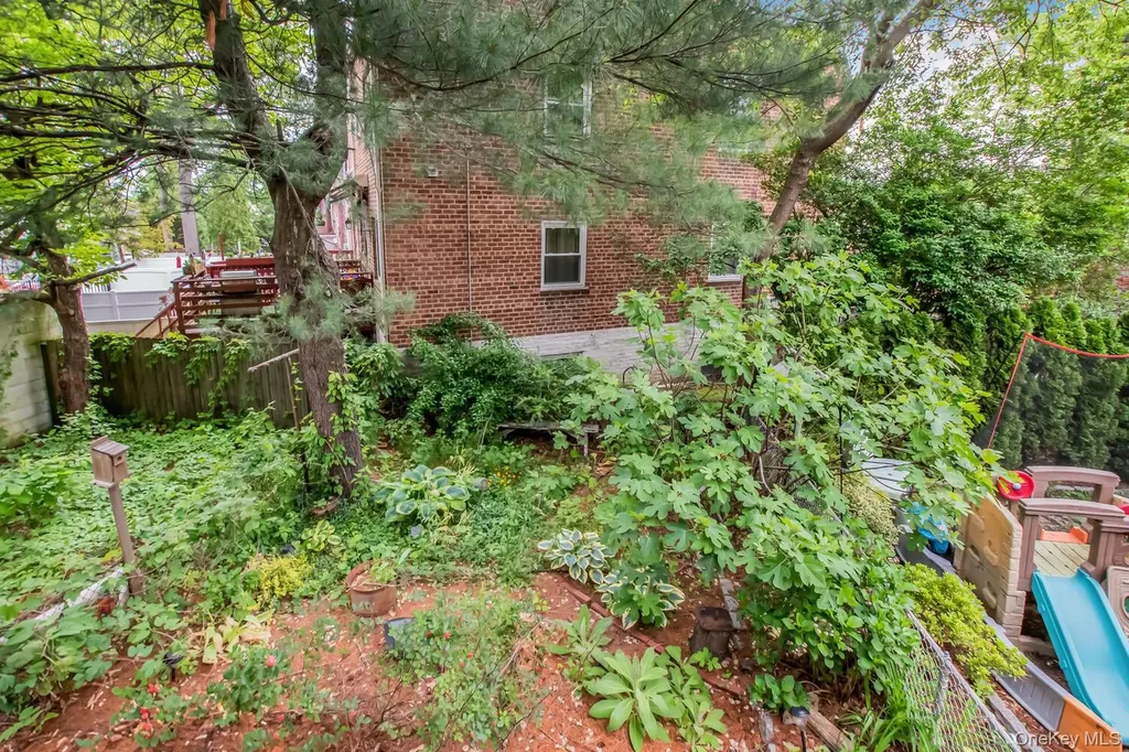 88 Parkway North Yonkers NY 10704