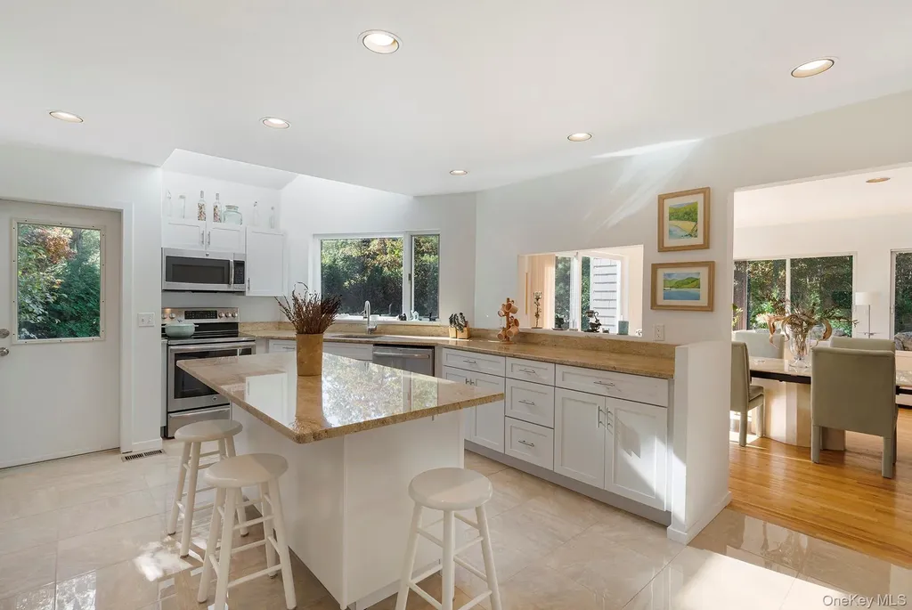 45 Huckleberry Lane East Hampton NY 11937