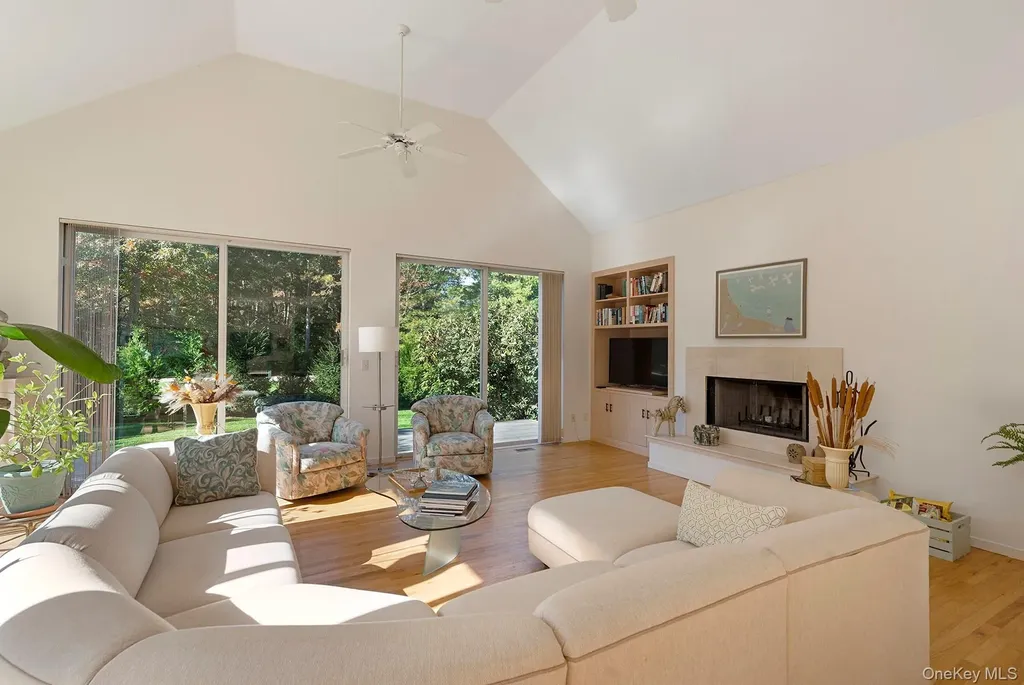 45 Huckleberry Lane East Hampton NY 11937