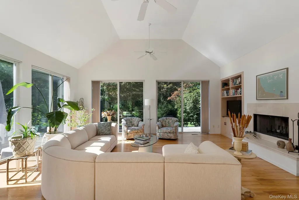 45 Huckleberry Lane East Hampton NY 11937