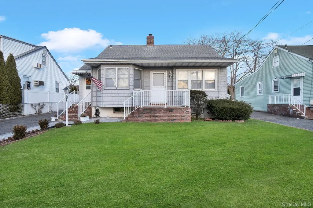 18 Cambridge Avenue Bethpage NY 11714
