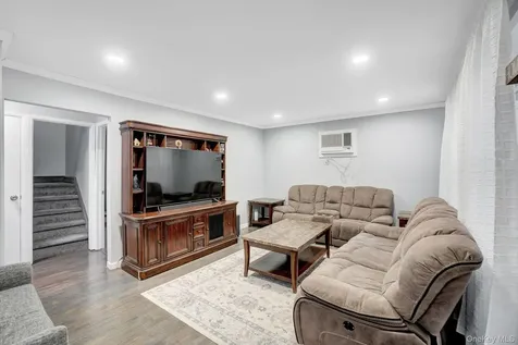 18 Cambridge Avenue Bethpage NY 11714