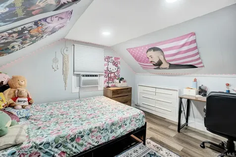 18 Cambridge Avenue Bethpage NY 11714