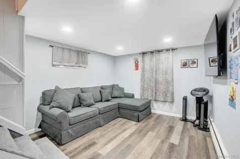 18 Cambridge Avenue Bethpage NY 11714