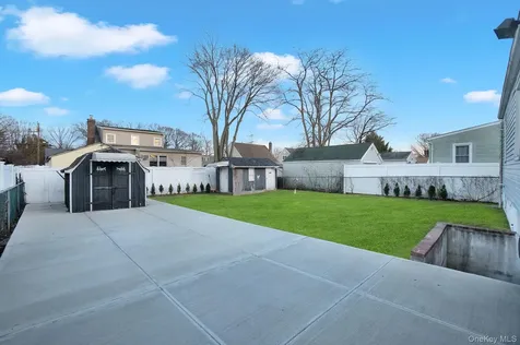 18 Cambridge Avenue Bethpage NY 11714