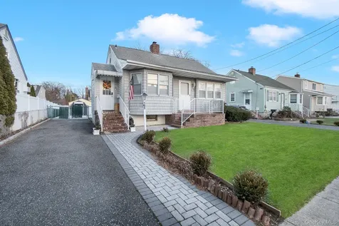 18 Cambridge Avenue Bethpage NY 11714