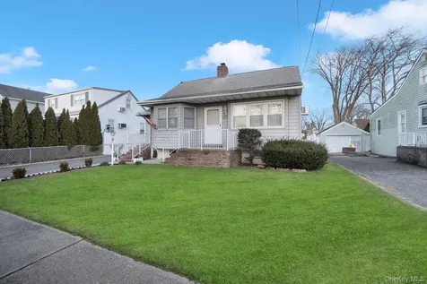 18 Cambridge Avenue Bethpage NY 11714