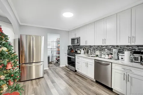 18 Cambridge Avenue Bethpage NY 11714