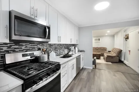 18 Cambridge Avenue Bethpage NY 11714