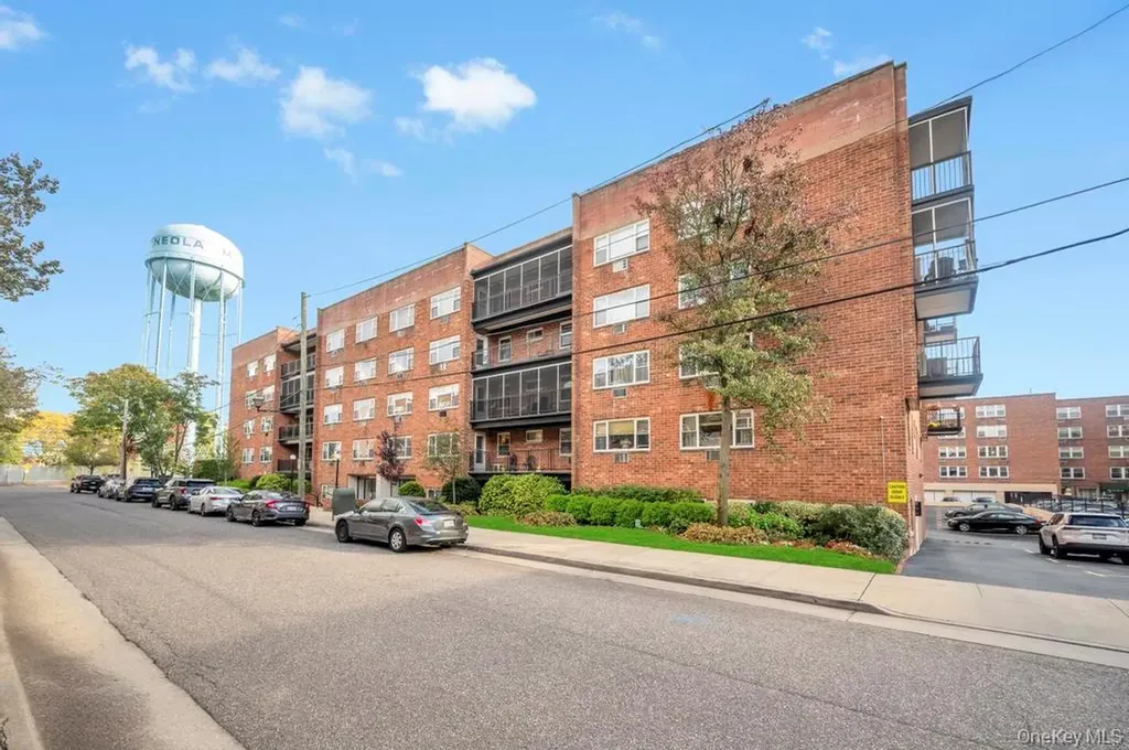 101 Lincoln Avenue Mineola NY 11501