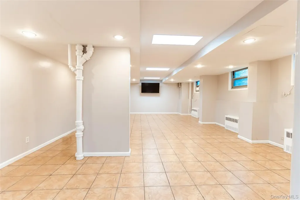 3410 De Reimer Avenue Bronx NY 10475