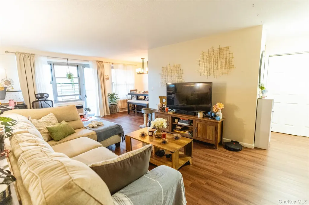 3410 De Reimer Avenue Bronx NY 10475