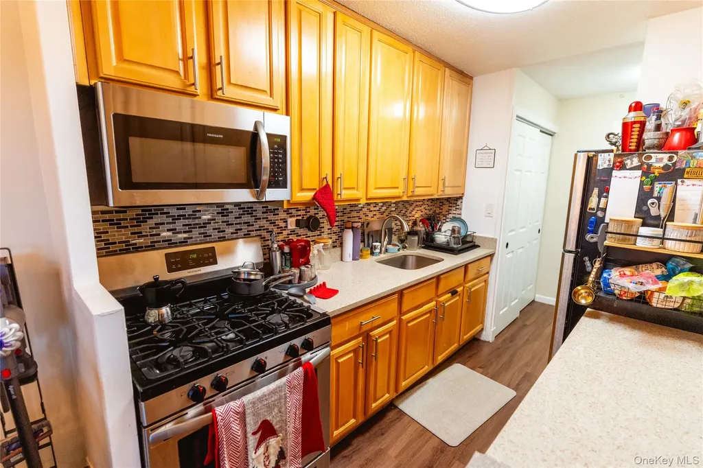 3410 De Reimer Avenue Bronx NY 10475