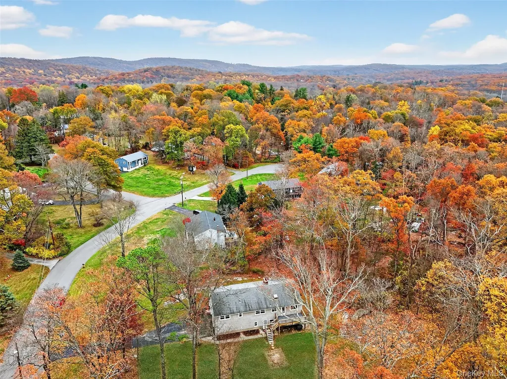 37 Spruce Knolls Putnam Valley NY 10579