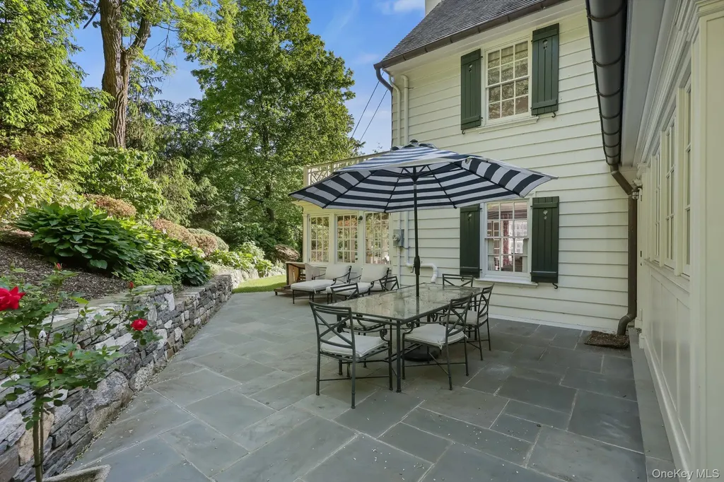 86 Pondfield Road W Bronxville NY 10708