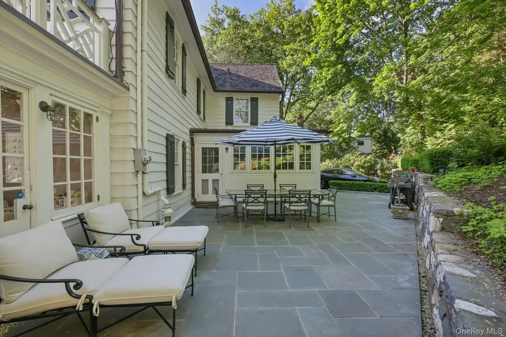 86 Pondfield Road W Bronxville NY 10708