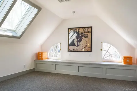 86 Pondfield Road W Bronxville NY 10708