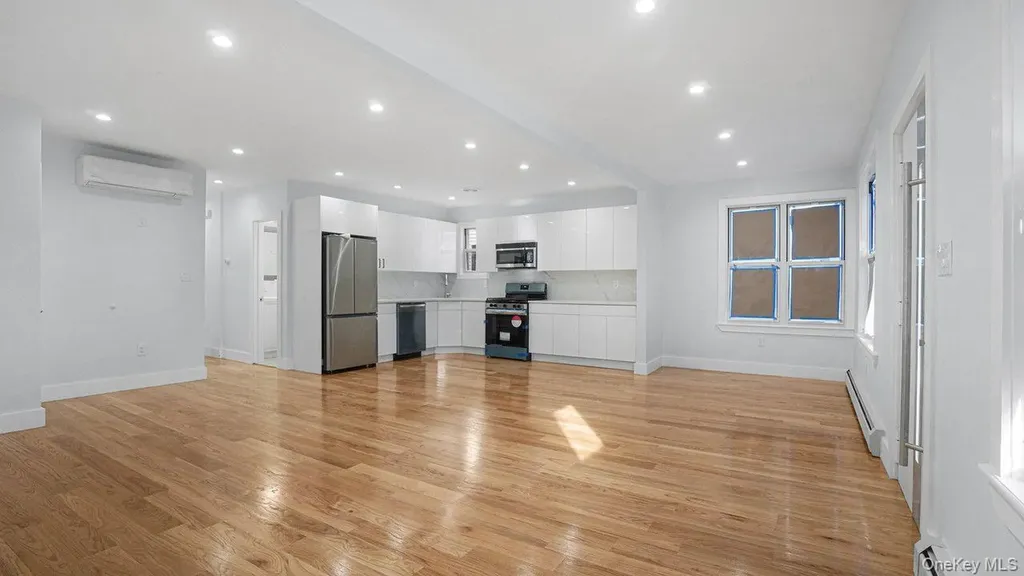 15829 75th Avenue Fresh Meadows NY 11366