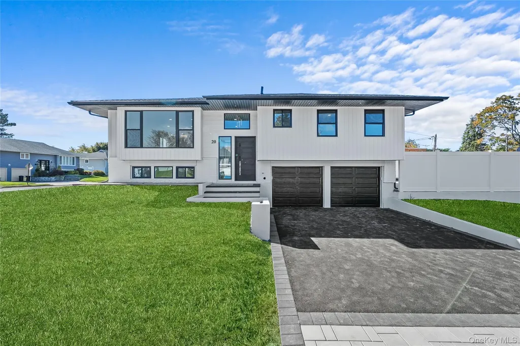 20 Briarwood Lane Plainview NY 11803