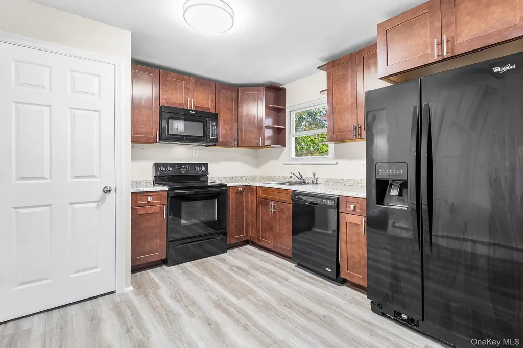754 Broadway Brentwood NY 11717