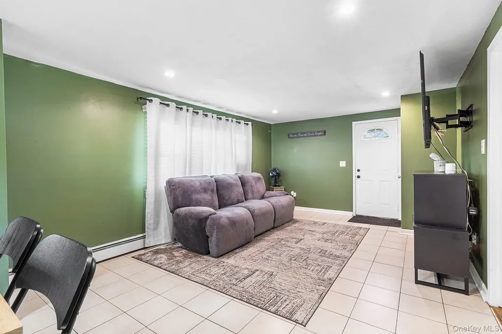 754 Broadway Brentwood NY 11717