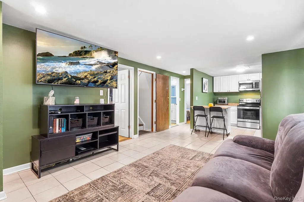 754 Broadway Brentwood NY 11717