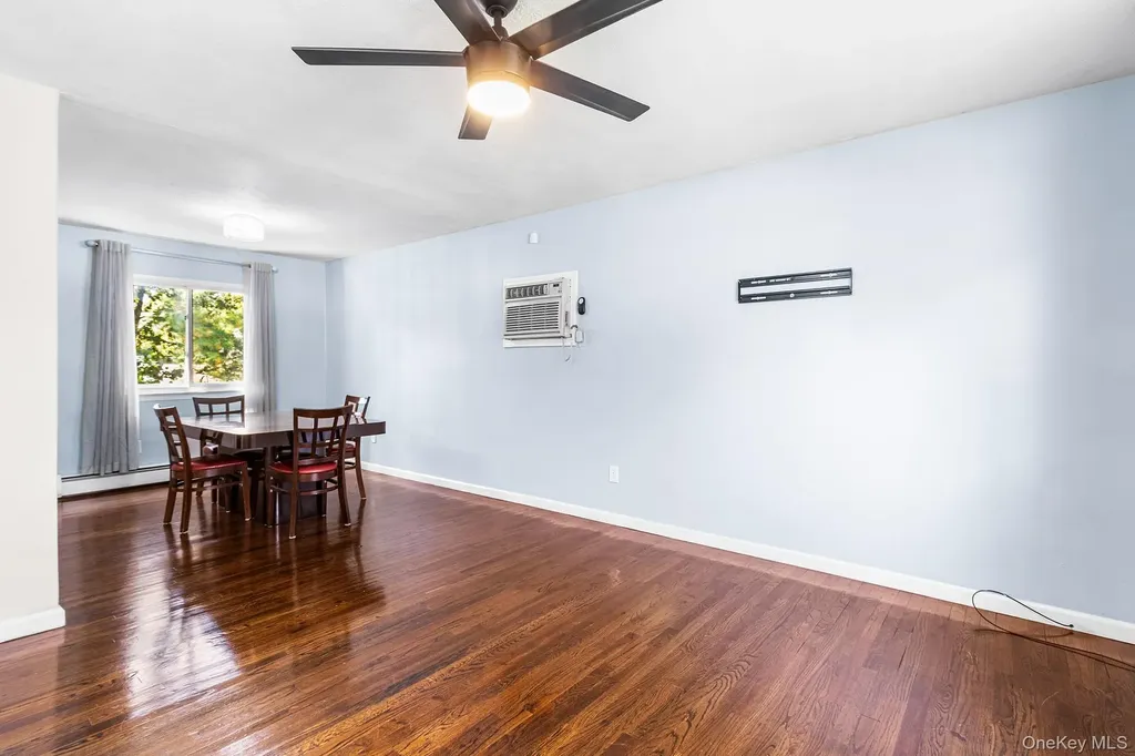 754 Broadway Brentwood NY 11717