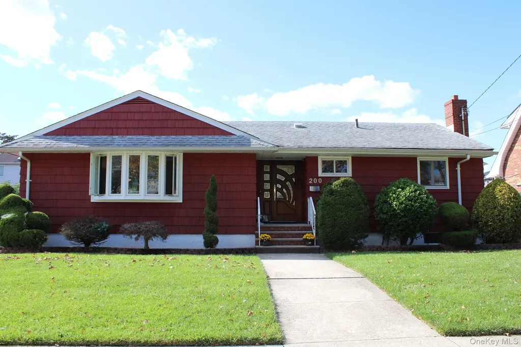 200 Mallory Avenue Staten Island NY 10305