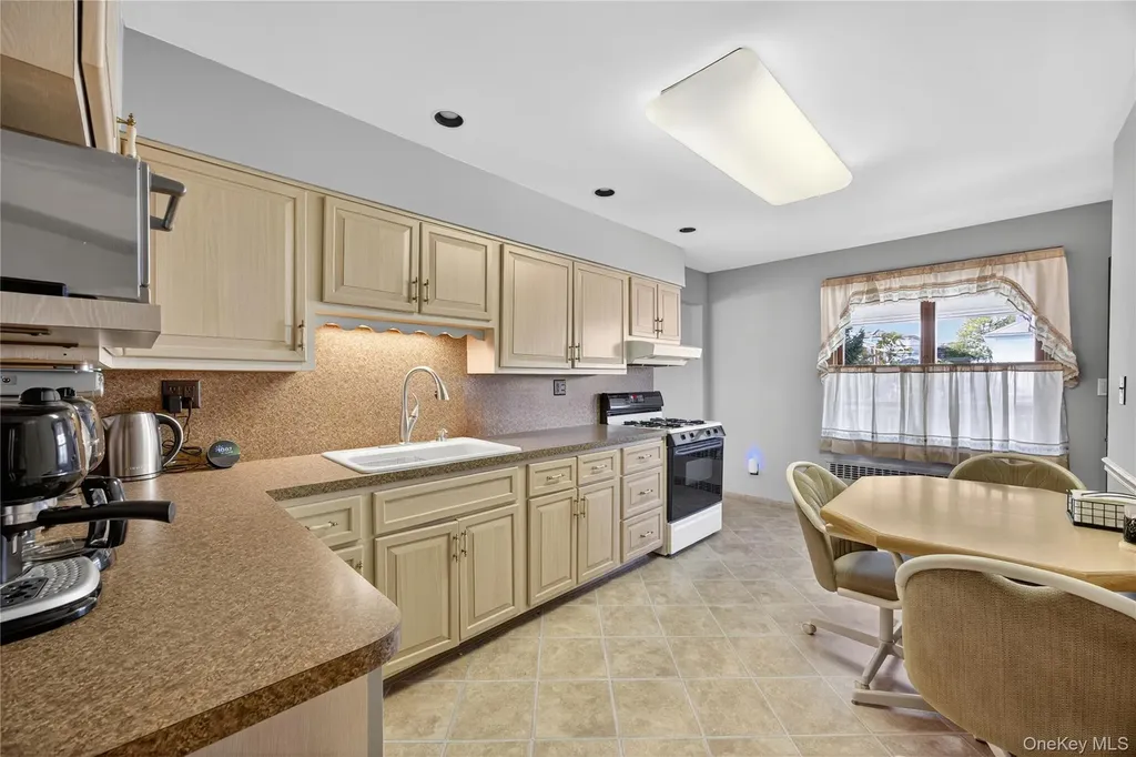 200 Mallory Avenue Staten Island NY 10305