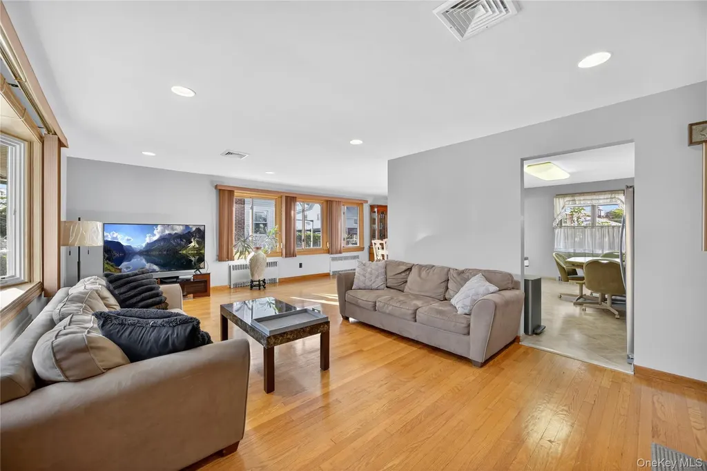 200 Mallory Avenue Staten Island NY 10305