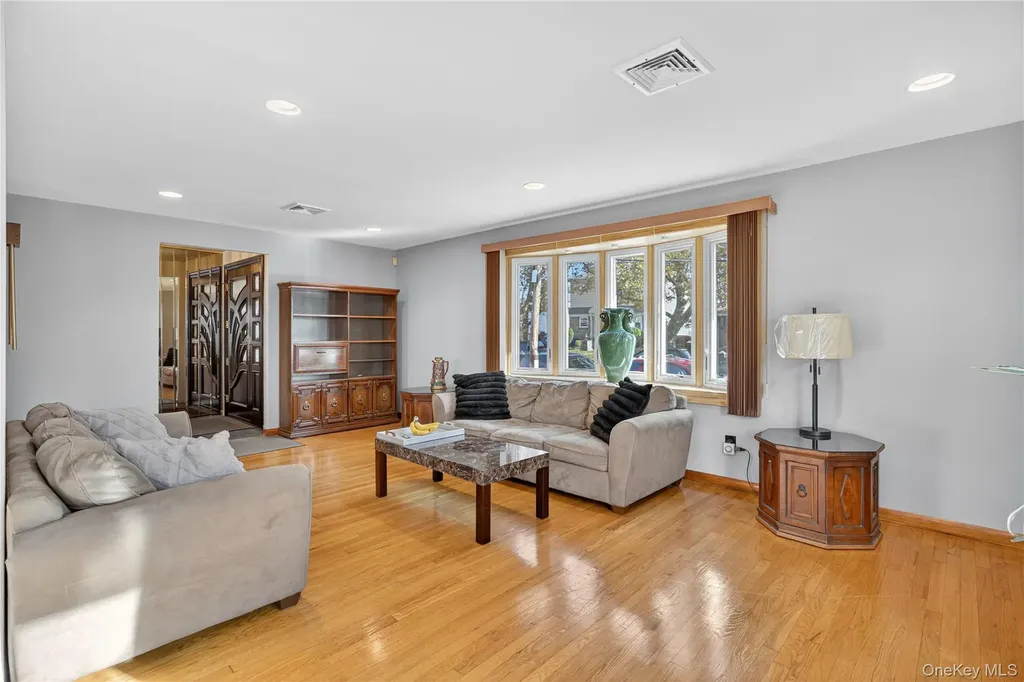 200 Mallory Avenue Staten Island NY 10305