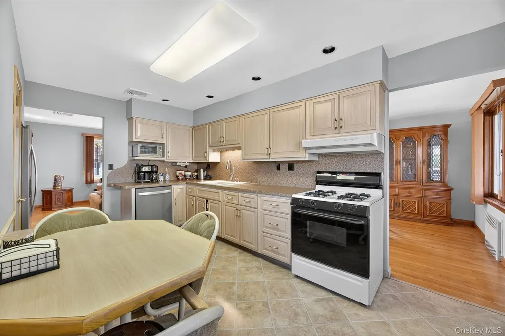 200 Mallory Avenue Staten Island NY 10305