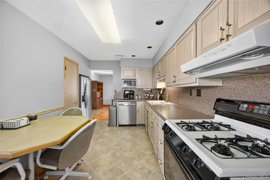 200 Mallory Avenue Staten Island NY 10305