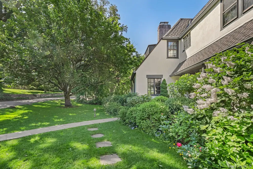 30 Studio Lane Bronxville NY 10708