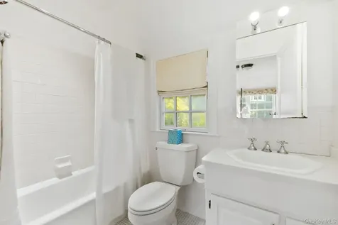 30 Studio Lane Bronxville NY 10708