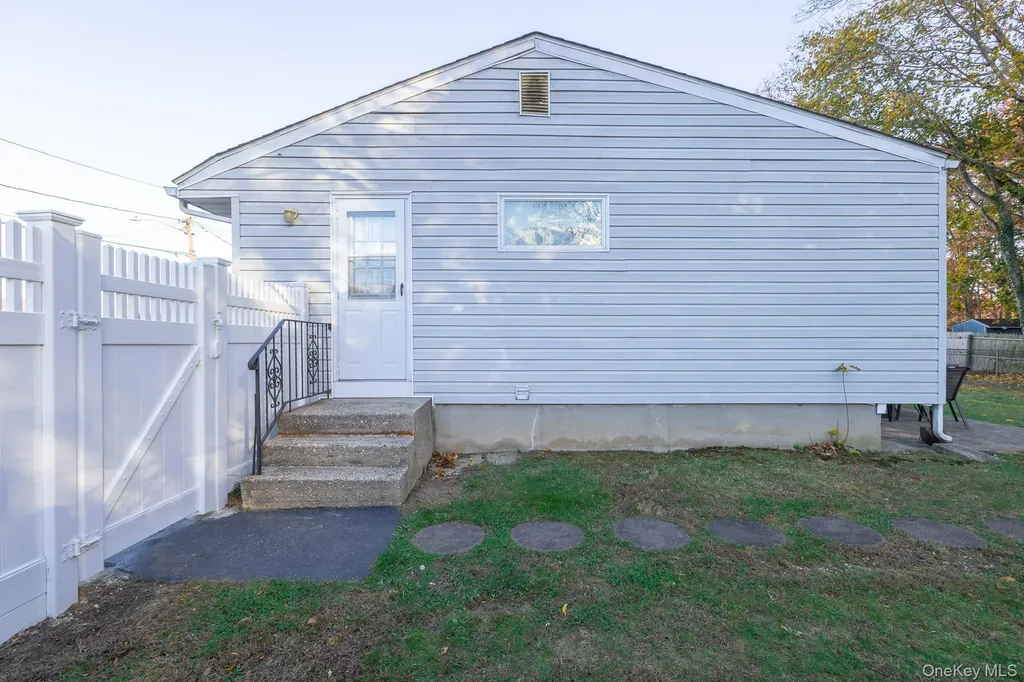 6 Talbot Lane Selden NY 11784