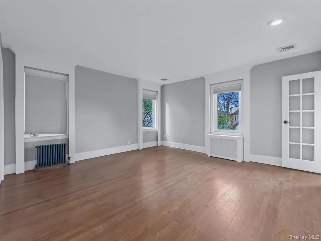 14 Nirvana Avenue Great Neck NY 11023