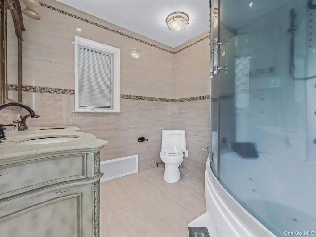 14 Nirvana Avenue Great Neck NY 11023